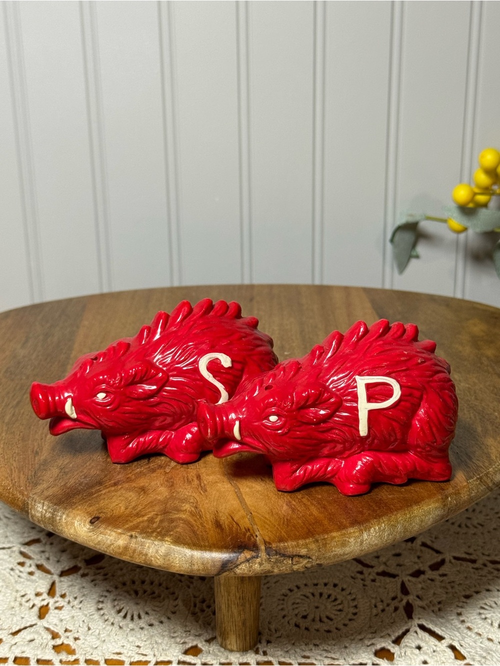 Arkansas Razorbacks Ceramic Salt and Pepper Shakers